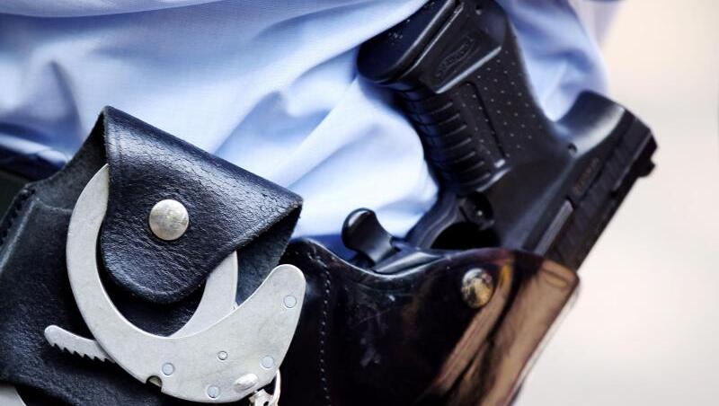 In Berg am Laim haben Polizisten mit der Dienstwaffe zwei Warnschüsse abgegeben. (Symbolbild)