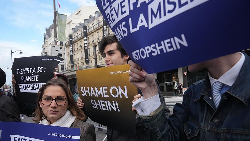 In Frankreich kam es nach einem Skandal um Sexpuppen zu Protesten gegen das Fast-Fashion-Unternehmen Shein. (Archivbild) In Frankreich kam es nach einem Skandal um Sexpuppen zu Protesten gegen das Fast-Fashion-Unternehmen Shein. (Archivbild)