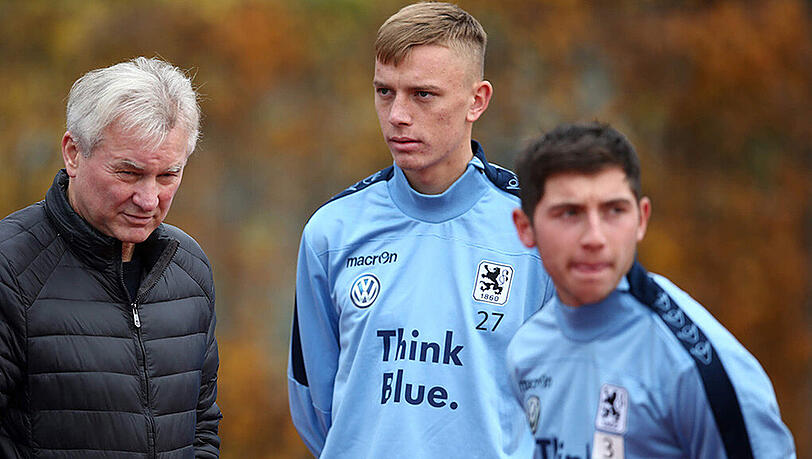 Fehlten am Dienstag im Training: Löwen-Trainer Benno Möhlmann mit den Youngstern Marius Wolf und Maximilian Wittek. Fehlten am Dienstag im Training: Löwen-Trainer Benno Möhlmann mit den Youngstern Marius Wolf und Maximilian Wittek.