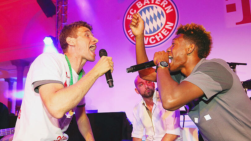 Fußballer mit Gesangstalent: Die Bayern-Profis Thomas Müller (l.) und David Alaba singen „Ham kummst“ von Seiler und Speer. Fußballer mit Gesangstalent: Die Bayern-Profis Thomas Müller (l.) und David Alaba singen „Ham kummst“ von Seiler und Speer.