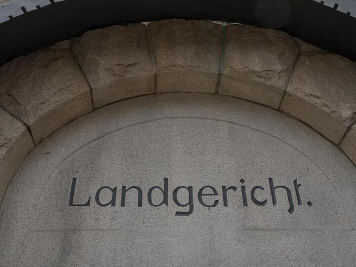 Das Landgericht in Deggendorf. Foto: Armin Weigel/dpa/Archivbild