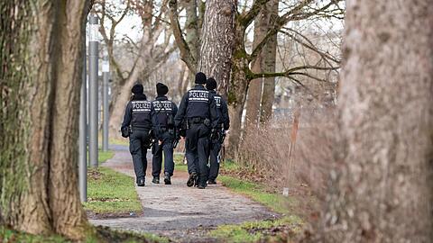 Die Polizei suchte mit etlichen Einsatzkräften nach dem Mädchen. (Symbolbild)