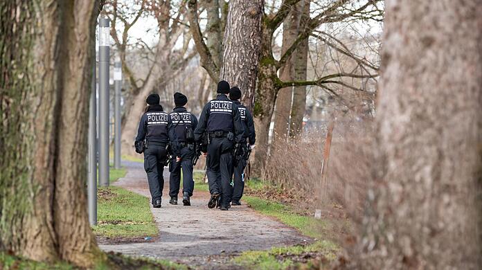 Die Polizei suchte mit etlichen Einsatzkräften nach dem Mädchen. (Symbolbild)