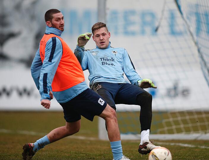 Ohne Wolf, mit Mölders: Die Bilder vom ersten Löwen-Training 2016.