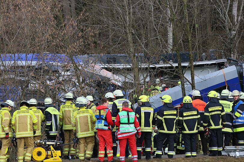 Am 9. Februar kam es bei Bad Aibling zum Zusammenstoß zweier Meridian-Züge. Elf Menschen starben. Die Bilder von der Unglücksstelle.