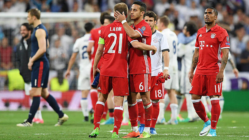Frust, Trauer und Enttäuschung: Die Bayern um Manuel Neuer, Philipp Lahm, Thiago, Juan Bernat und Douglas Costa (von links) in Madrid.