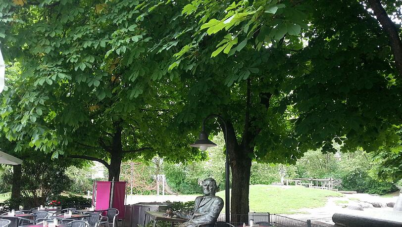 Hier sitzen nicht nur echte Münchner. Hier sitzen nicht nur echte Münchner.