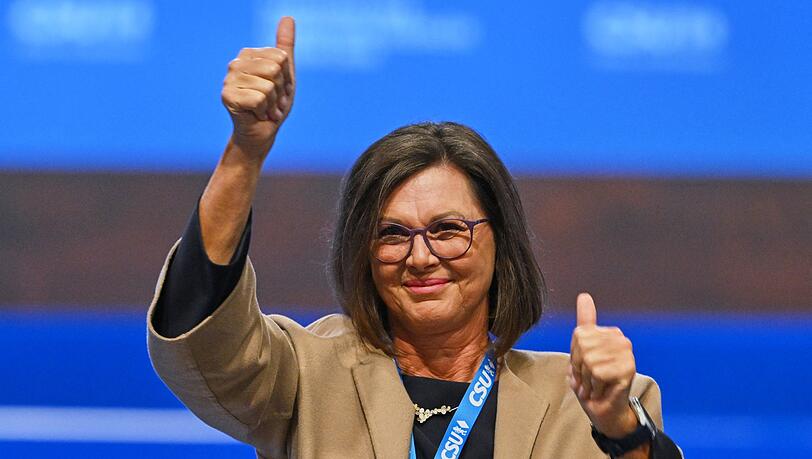 Ger&uuml;hrt und froh reagierte Ilse Aigner auf dem Parteitag auf den gro&szlig;en R&uuml;ckhalt. Die 61-J&auml;hrige wird derzeit als Kandidatin der Union f&uuml;r das Amt des Bundespr&auml;sidenten gehandelt.