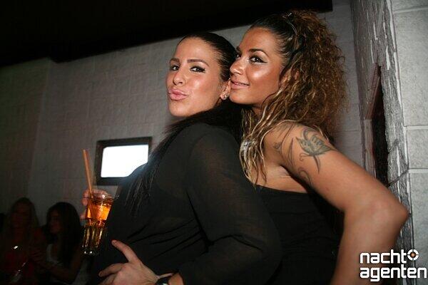 Bei "Garden & Restaurant" im Crown's Club traf sich das sexy Partyvolk. Mehr Bilder unter: www.nachtagenten.de