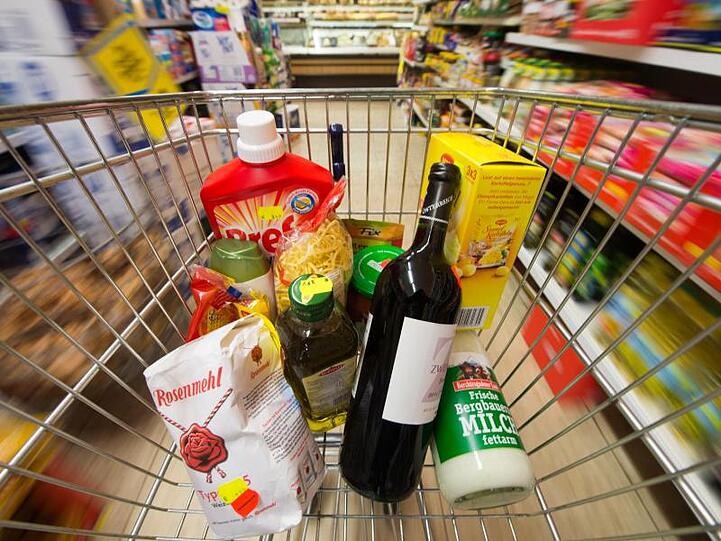 Supermarkt in Straubing: Am deutlichsten stiegen die Preise für Lebensmittel, Alkohol und Tabak.