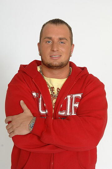 Zu Beginn gibt es eine Kampfansage von Steve: &bdquo;Ich habe keine Hemmungen und mache alles was Big Brother will!&ldquo; Na, da kommt ja bereits Vorfreude auf...