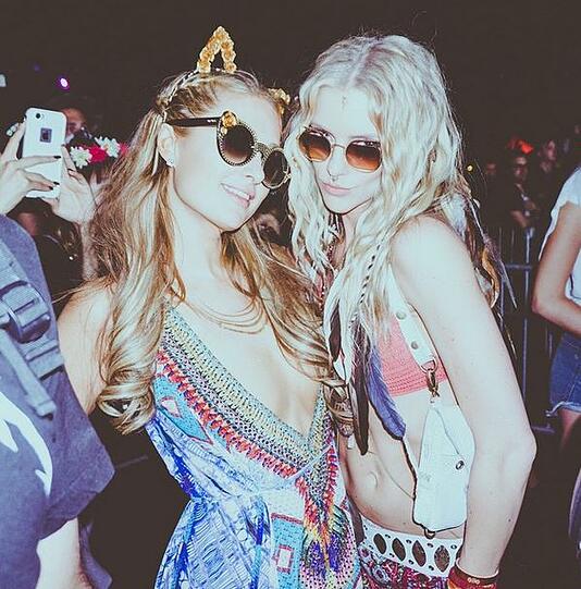Paris Hilton mit einer Freundin