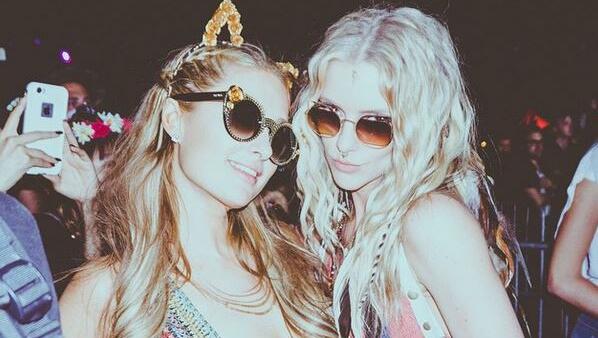 Paris Hilton mit einer Freundin Paris Hilton mit einer Freundin