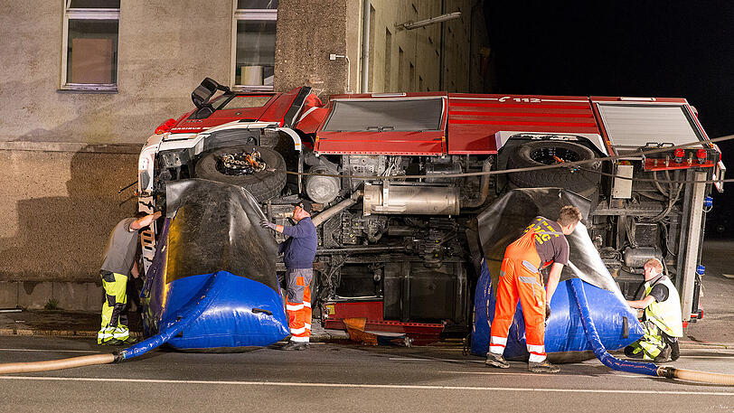 Der 20-Jährige stirbt wenig später an seinen schweren Verletzungen.
