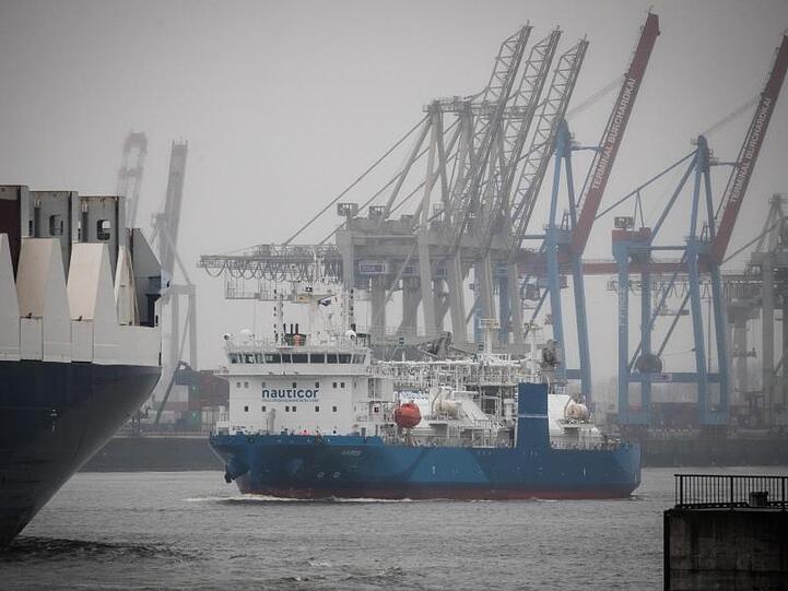Das weltweit größte Tankschiff für verflüssigtes Erdgas (LNG) fährt für die Hamburger Firma Nauticor, eine Tochtergesellschaft des Linde-Konzerns.