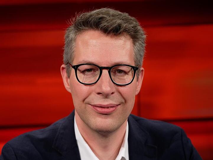 Markus Blume, Generalsekretär der CSU, steht nach der WDR Talkshow "Hart aber fair" im Studio. Foto: Henning Kaiser/dpa