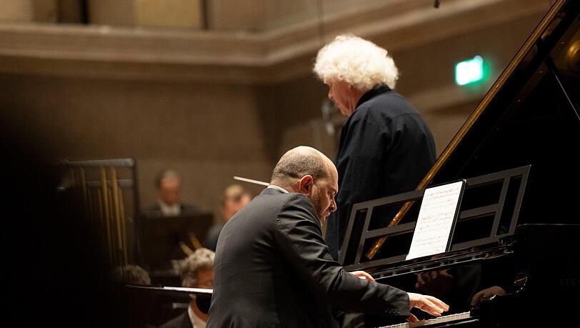 Pianist Kirill Gerstein beim Klavierkonzert von Francisco Coll.