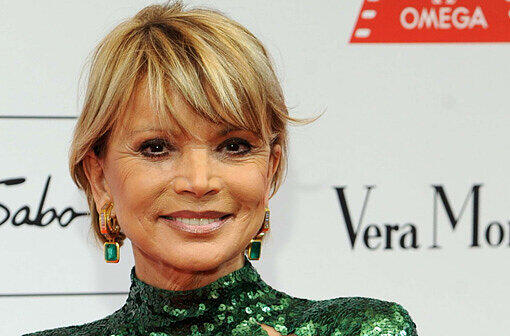 Was für ein Hingucker! Uschi Glas strahlt und macht eine Top-Figur in der grünen Robe.