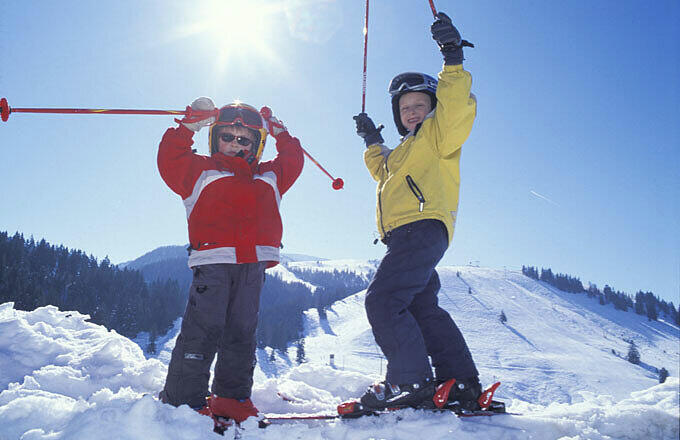Mit 32 Pistenkilometern aller Schwierigkeitsgerade lockt das Skiparadies Sudelfeld.
