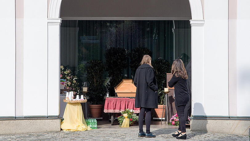 Die erstochene Frau wurde am Donnerstagvormittag in Prien beerdigt.