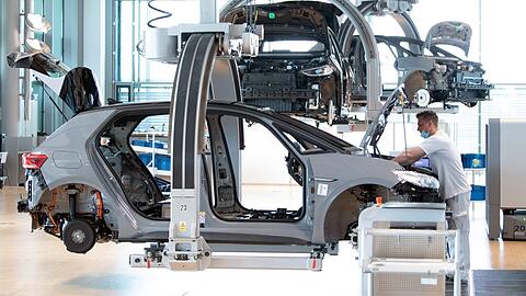 Bekommt man noch alle Teile? Der Materialmangel in der Autobranche könnte zunehmen.