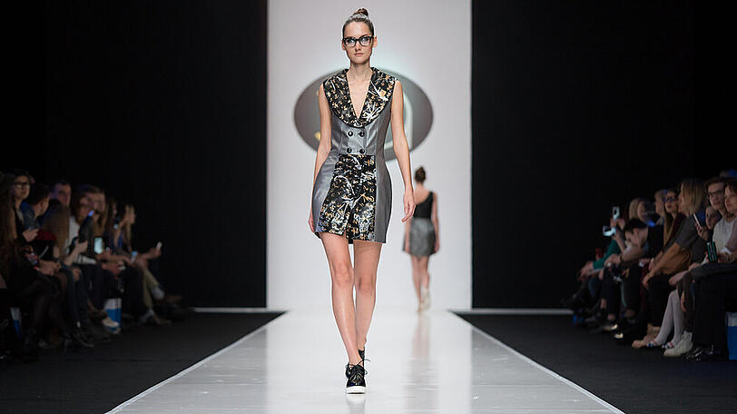 Auf den diesjährigen Fashion Weeks in Paris, New York, London und Mailand schickten diverse Designer ihre Models ohne Absatz auf den Laufsteg