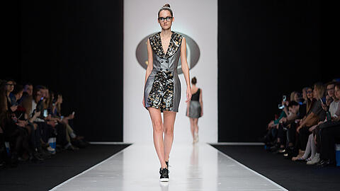 Auf den diesjährigen Fashion Weeks in Paris, New York, London und Mailand schickten diverse Designer ihre Models ohne Absatz auf den Laufsteg