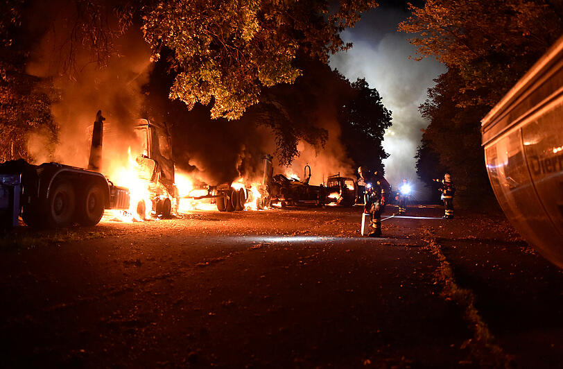 Die Bilder vom Feuerwehreinsatz in der Siemensallee.