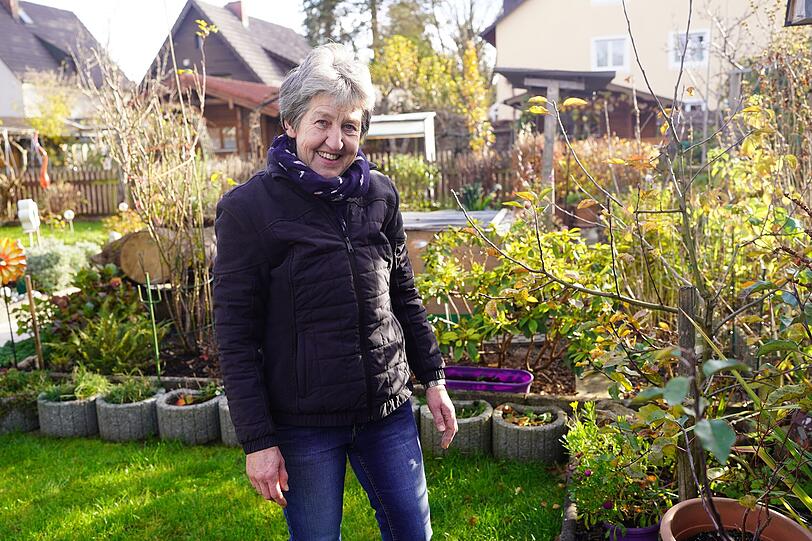 Den Rasen hat bei Rosi Pollinger schon die richtige Länge für den Winter. Den hat ihr Mann schon Anfang November zum letzten Mal abgemäht. Den Rasen hat bei Rosi Pollinger schon die richtige Länge für den Winter. Den hat ihr Mann schon Anfang November zum letzten Mal abgemäht.