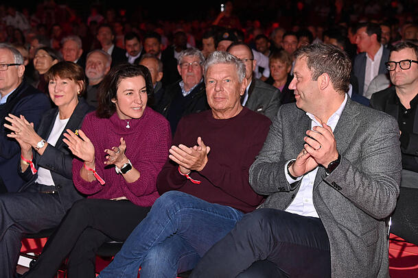 Anders als Forschungsministerin Dorothee B&auml;r und Finanzminister Lars Klingbeil (rechts) verzichtet OB Dieter Reiter nicht auf das Geld, das er als Verwaltungsbeirat bei den Bayern bekommt.
