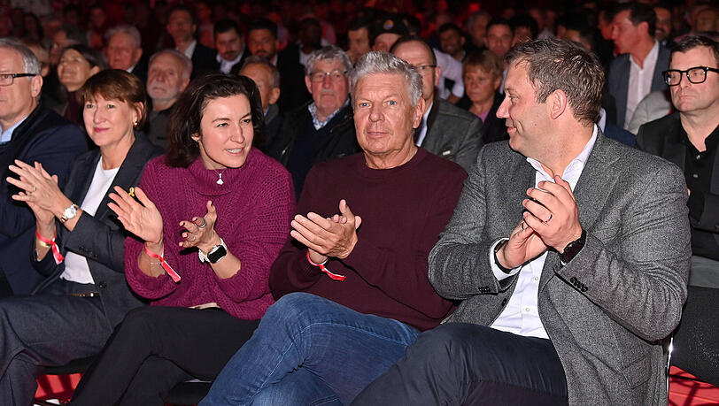Anders als Forschungsministerin Dorothee B&auml;r und Finanzminister Lars Klingbeil (rechts) verzichtet OB Dieter Reiter nicht auf das Geld, das er als Verwaltungsbeirat bei den Bayern bekommt.