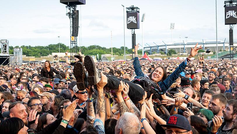 Wie bei der Jubil&auml;umsausgabe 2025 ist Rock im Park in diesem Jahr wieder ausverkauft. (Archivbild)