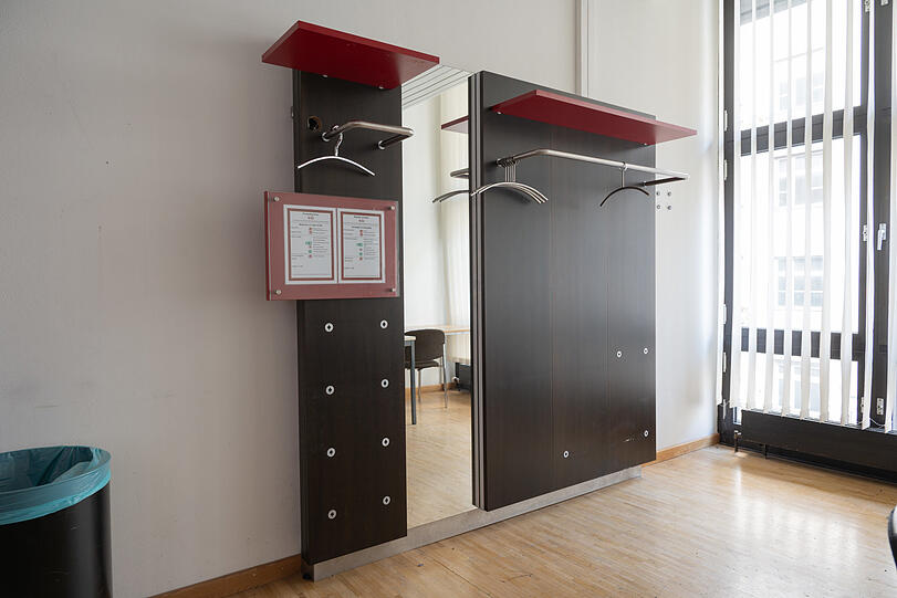 Eine Garderobe aus dem Backstagebereich, Eine Garderobe aus dem Backstagebereich,