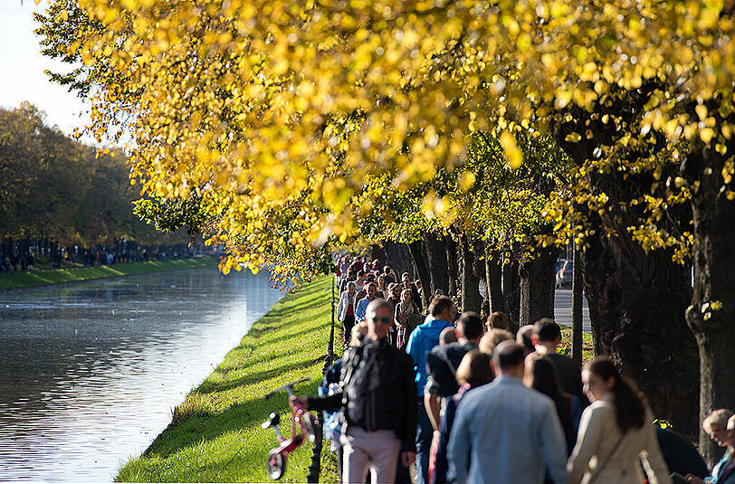 In München bleibt der Herbst weiter sonnig und mild, wie hier am Nymphenburger Kanal.