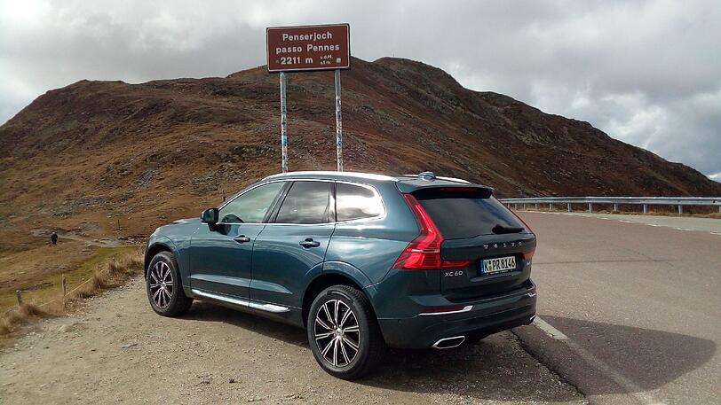 Die Form ist typisch Volvo-SUV, aber im kompakteren Format als beim Flaggschiff XC90.