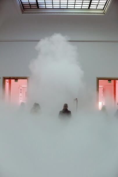 Es ist so weit: Die Nebel-Fontäne schießt nach oben. Es ist so weit: Die Nebel-Fontäne schießt nach oben.