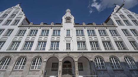 Das Luisengymnasium ist eine von 126 st&auml;dtischen Schulen. Werden diese nun staatlich?