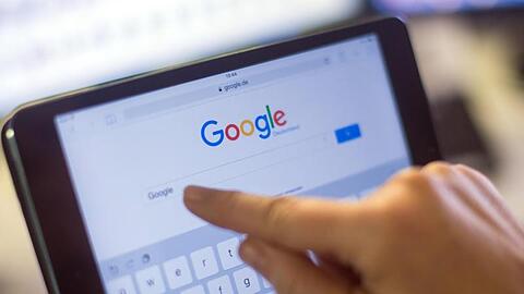 Google hat die Suchanfragen der vergangenen Woche ausgewertet - die Einführung einer Maskenpflicht macht sich darin deutlich bemerkbar.