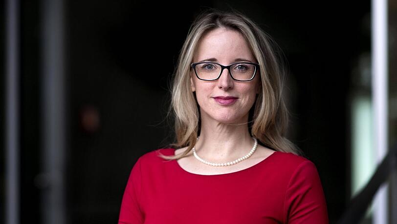 Alena Buyx: "Ich würde mich aber sehr wundern, wenn eine zweiwöchige Verlängerung des allgemeinen Lockdowns, über die diskutiert wird, weggeklagt werden könnte, solange man im Gesundheitssystem so eine hohe Belastung hat."