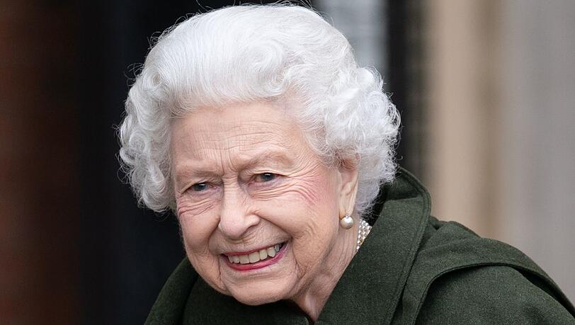 Queen Elizabeth hat ihr 70. Thronjubiläum gemütlich gefeiert. Die große Party zu Ehren der Monarchin wird es erst im Juni geben.