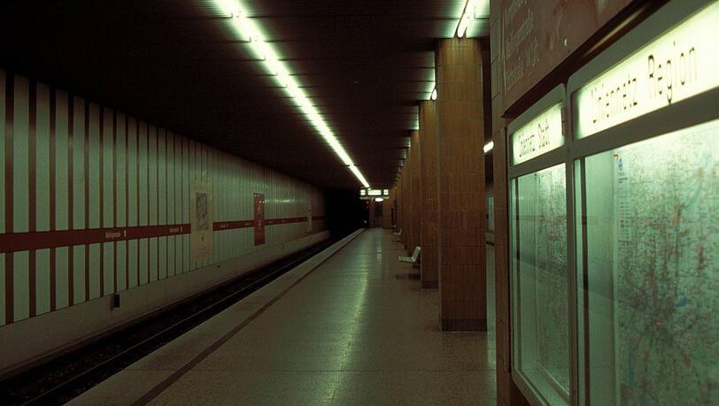 Am U-Bahnhof Mailingerstraße kam es Anfang Oktober zu einem versuchten Tötungsdelikt. Die Polizei sucht öffentlich nach einer wichtigen Zeugin. (Symbolbild)