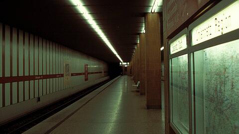 Am U-Bahnhof Mailingerstraße kam es Anfang Oktober zu einem versuchten Tötungsdelikt. Die Polizei sucht öffentlich nach einer wichtigen Zeugin. (Symbolbild)