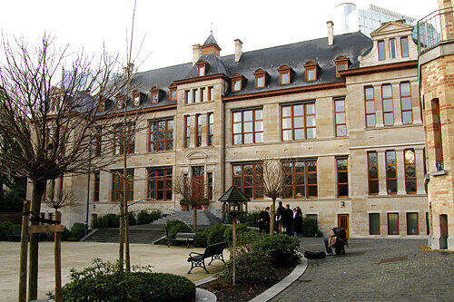 Eine der besten Adressen in Brüssel: die Vertretung des Freistaats Bayern, die 2004 im für 30 Millionen Euro umgebauten ehemaligen Institut Pasteur eröffnet wurde.