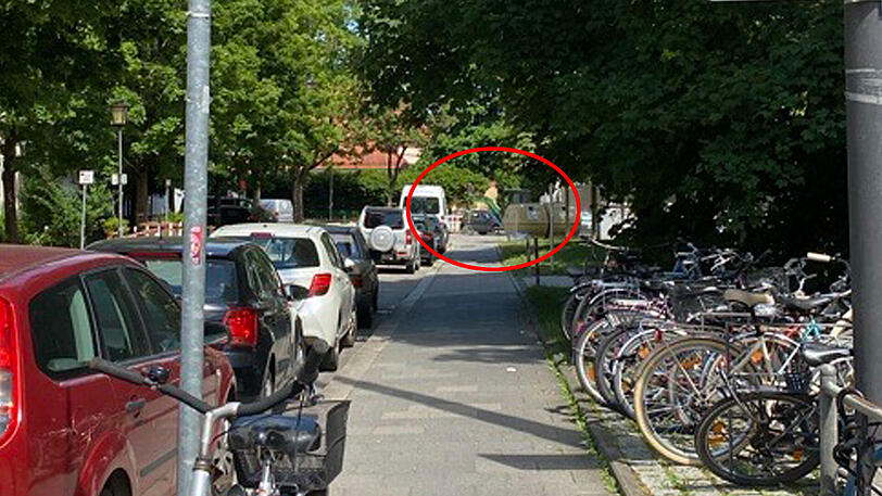 Dieser Bagger (roter Kreis) könnte auf die Weltkriegsbombe gestoßen sein.