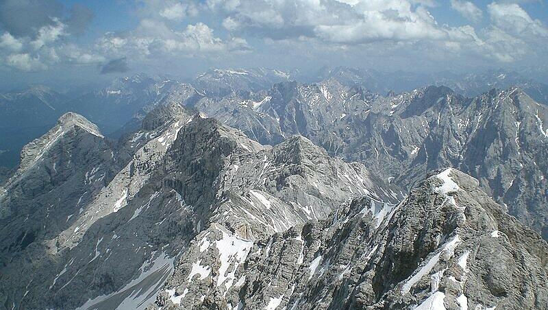 Blick von der Zugspitze Richtung Alpspitze Blick von der Zugspitze Richtung Alpspitze
