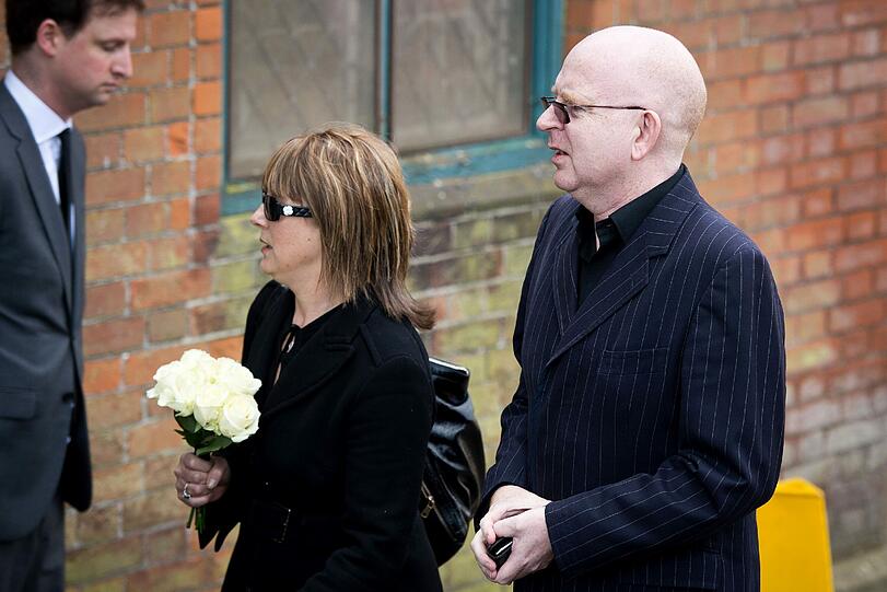 Musik-Manager Alan McGee (r.)