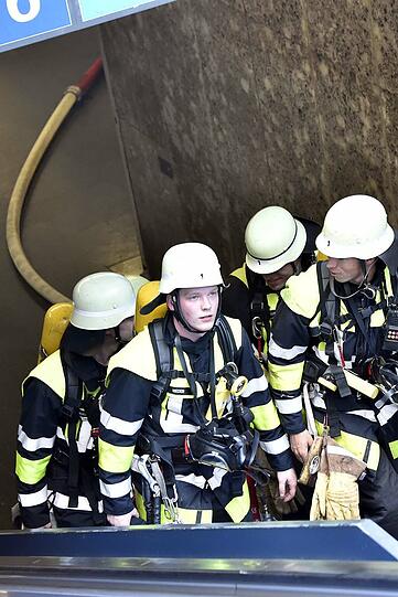Feuer am U-Bahnhof Odeonsplatz. Die Bilder vom Feuerwehreinsatz am Dienstagabend.