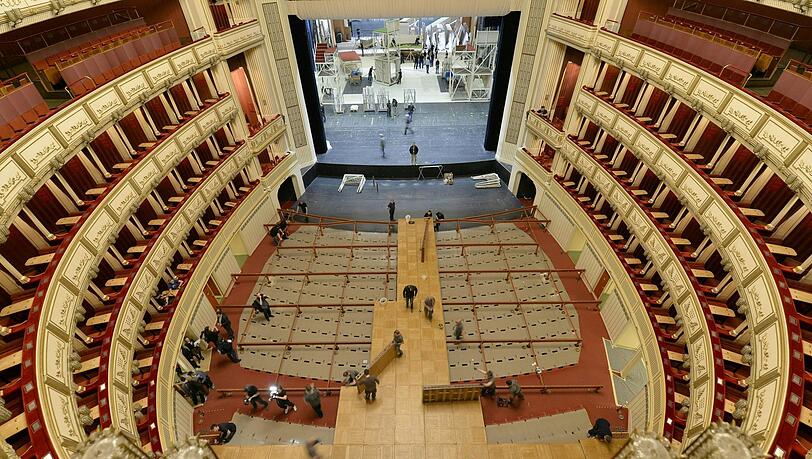 Das Tanzparkett für den Wiener Opernball 2019 wird in der Wiener Staatsoper verlegt.