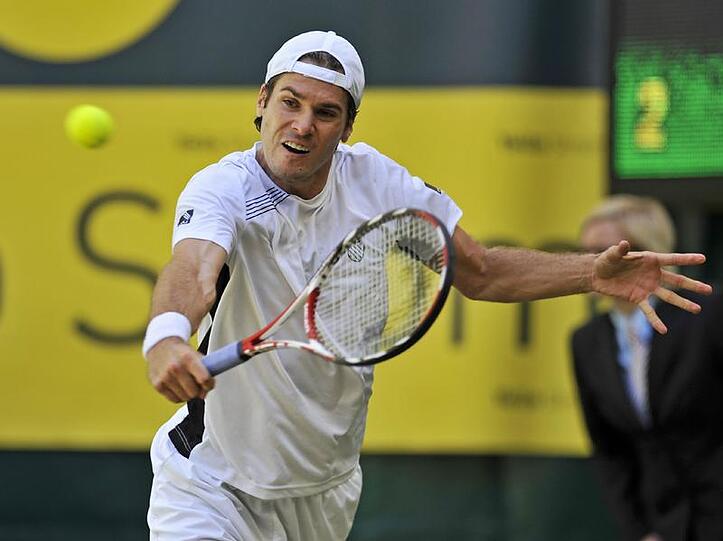 Thomas Haas gewinnt das Halbfinale gegen Kohlschreiber in drei Sätzen.