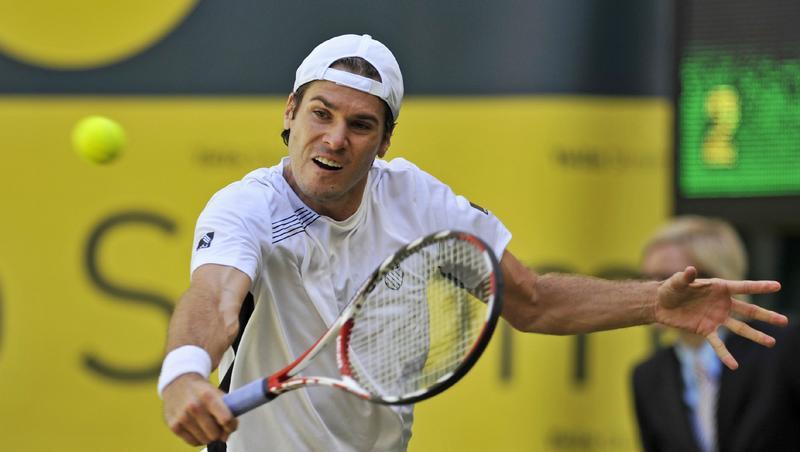 Thomas Haas gewinnt das Halbfinale gegen Kohlschreiber in drei Sätzen. Thomas Haas gewinnt das Halbfinale gegen Kohlschreiber in drei Sätzen.